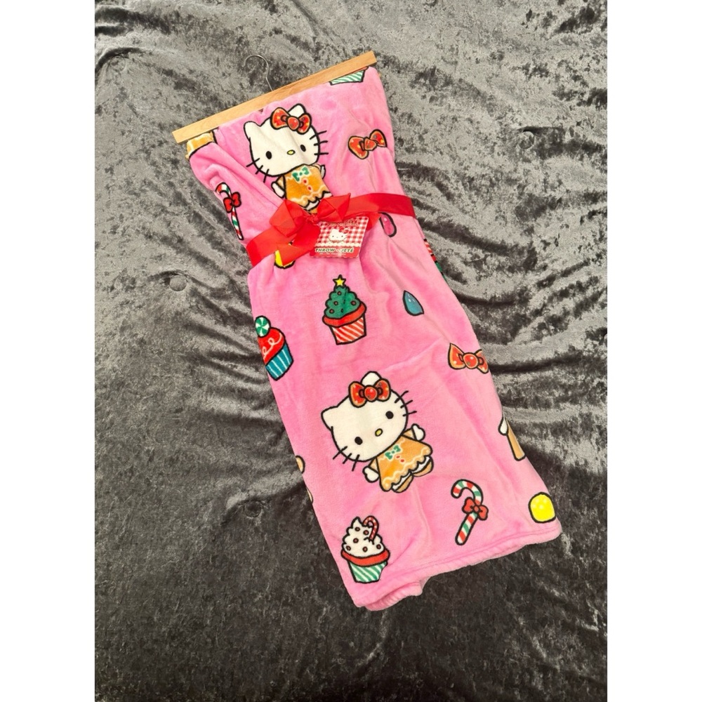 Hello Kitty Christmas Blanket (Gingerbread)